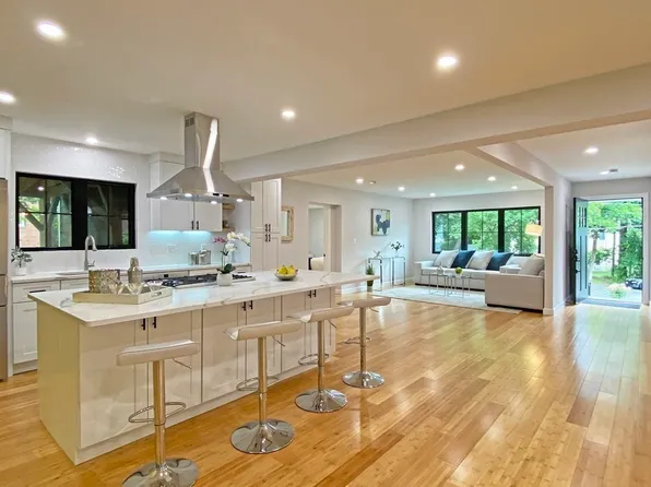 9 Glazer Rd #9, Newton Center, MA 02459