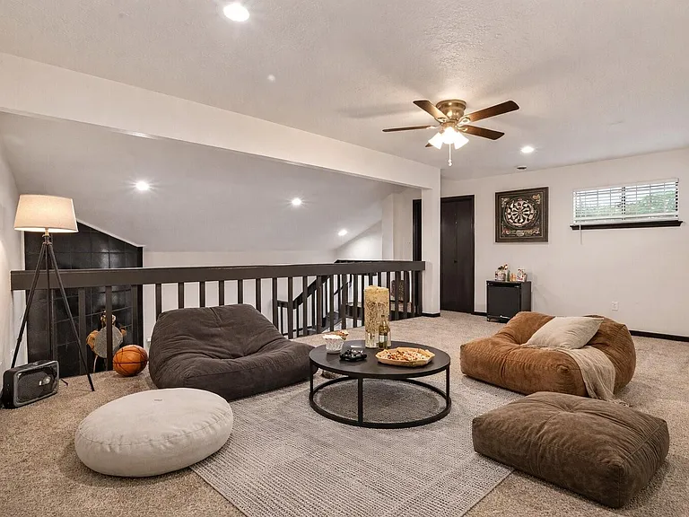 13431 Clarewood Dr — Photo 17