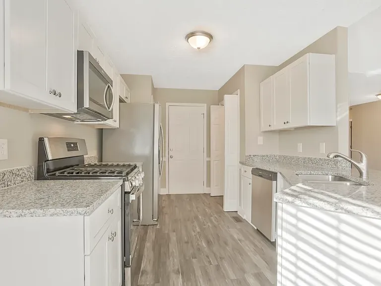304 Jasmine Dr — Photo 4