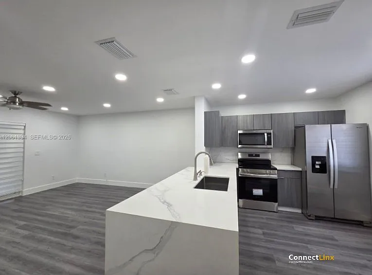 20808 NW 1st St — Photo 4