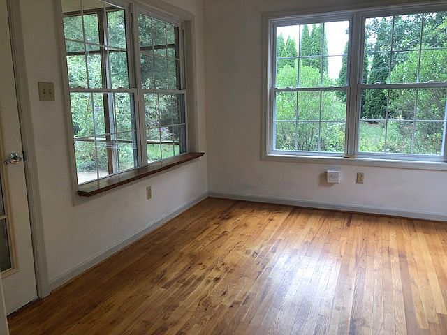 1st image of 542 Massanutten Ct
