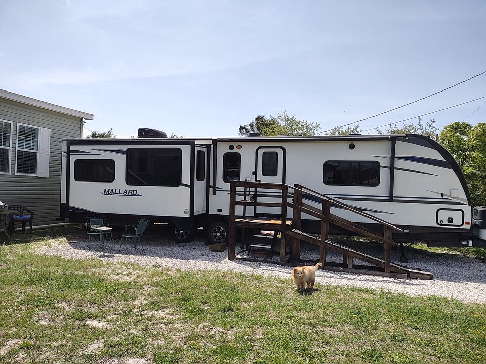 Yes this is a trailer, wasn't able to use that as a choice in listing .