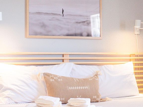 Bed linens and bath towels provided!