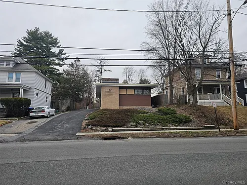 97 Fulton Ave Photo 1