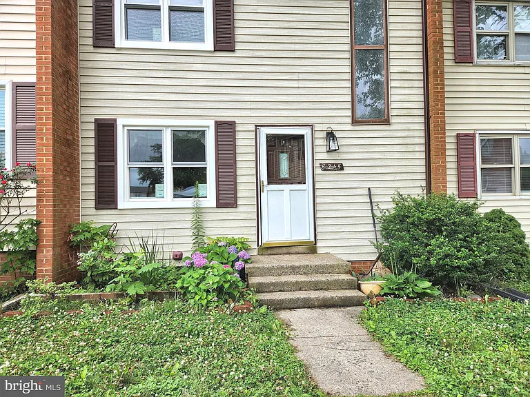 8245 Wycliffe Ct — Photo 3