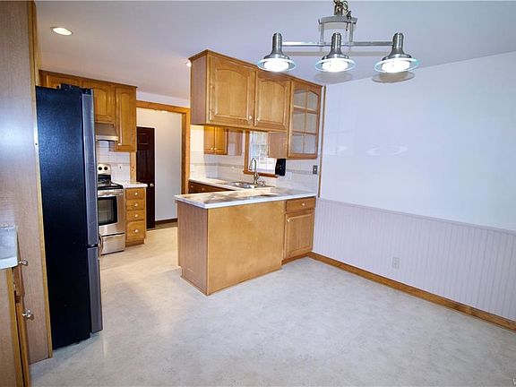 3rd image of 169 Santin Dr