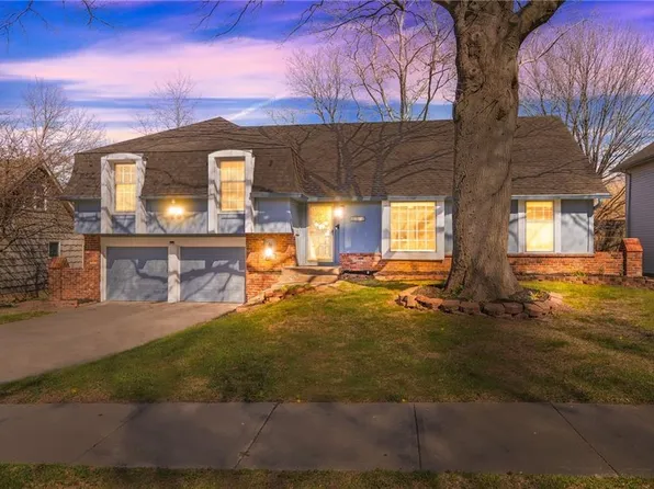 9719 Melrose St, Overland Park, KS 66214