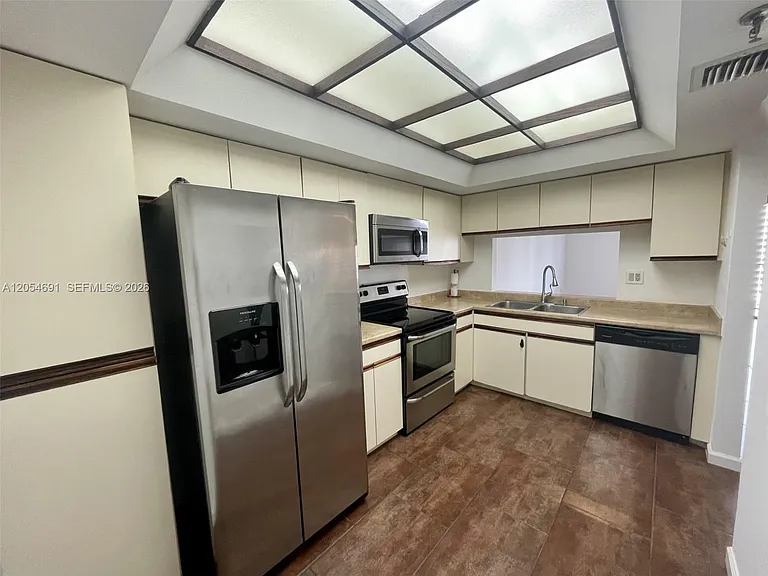 520 Brickell Key Dr #A1512 — Photo 3