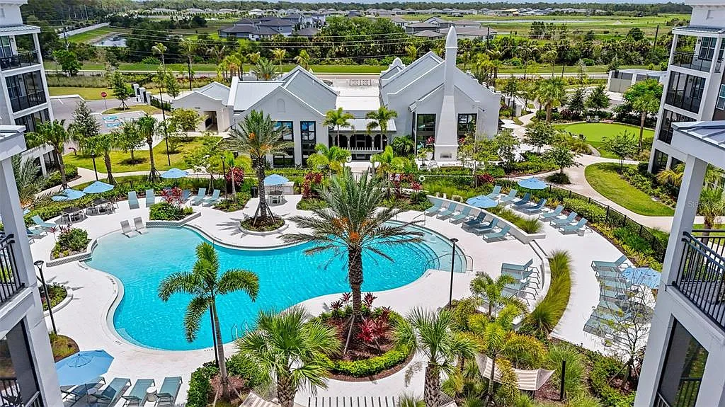 1 bed, 1.0 bath, 725 sqft, $1,899 — Photo 1