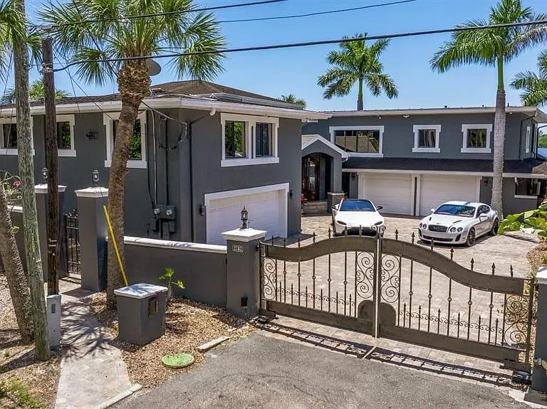 2785 Bayside Dr S — Photo 1