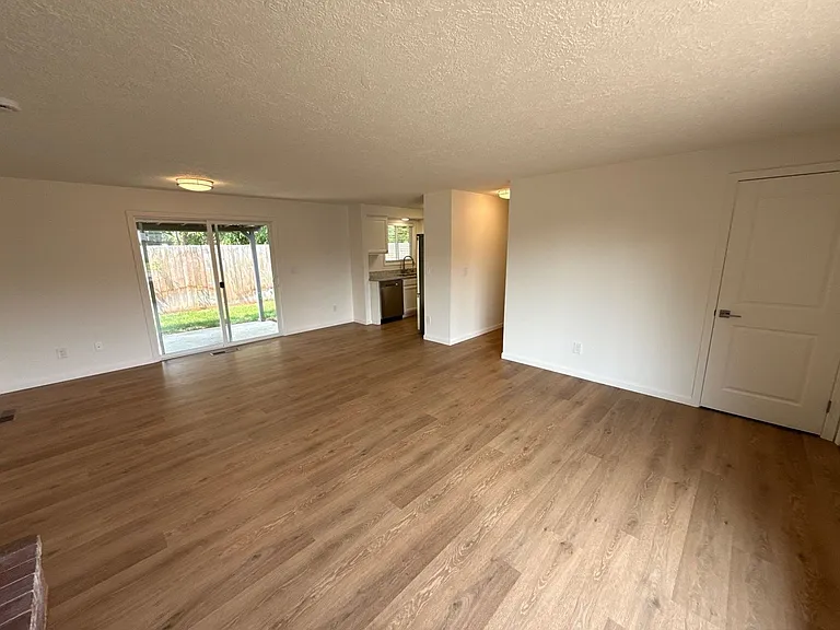 3641 Cherrylawn Ct NE — Photo 3