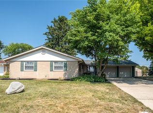 1143 Landsdale Dr, Fairborn, OH 45324