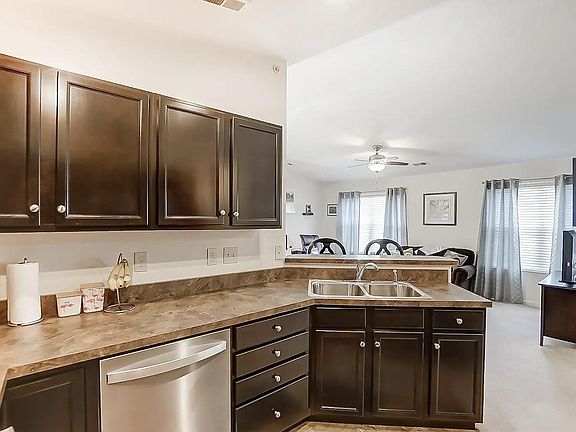 2nd image of 610 Heritage Sq
