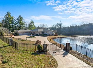 6414 Country Club Rd, Washington, MO 63090