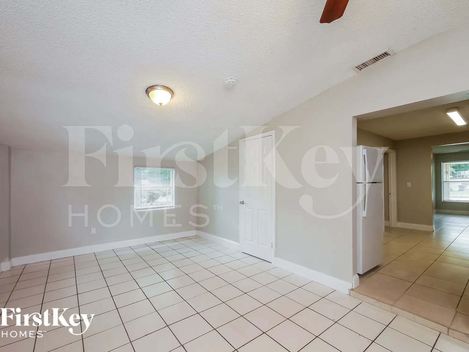 3 bed, 2.0 bath, 1232 sqft, $3,010 — Photo 3