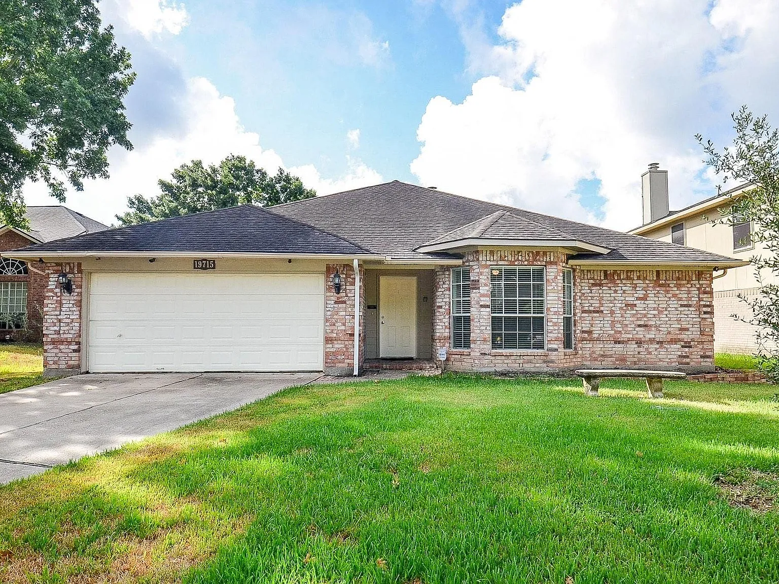 4 bed, 2.0 bath, 2343 sqft, $2,150 — Photo 1
