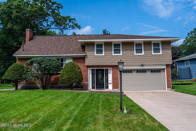 2nd image of 1042 Manas Drive