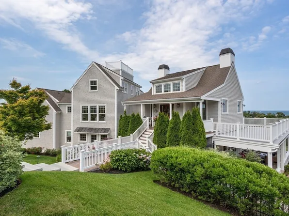 18 Holly Hill Cir, Marshfield, MA 02050