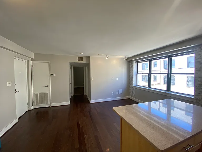212 Oakwood St SE #108 — Photo 10