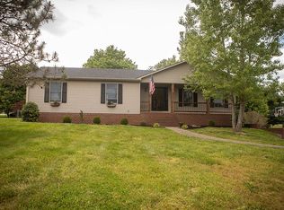 905 Meadow Ln, Harrodsburg, KY 40330