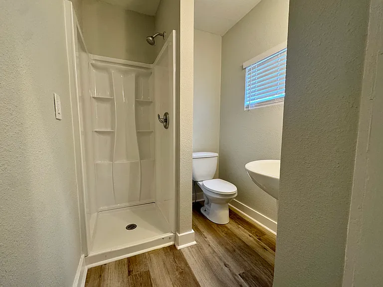 1506 Hurley — Photo 16