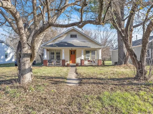 2109 Green Valley Rd, Saint Joseph, MO 64505