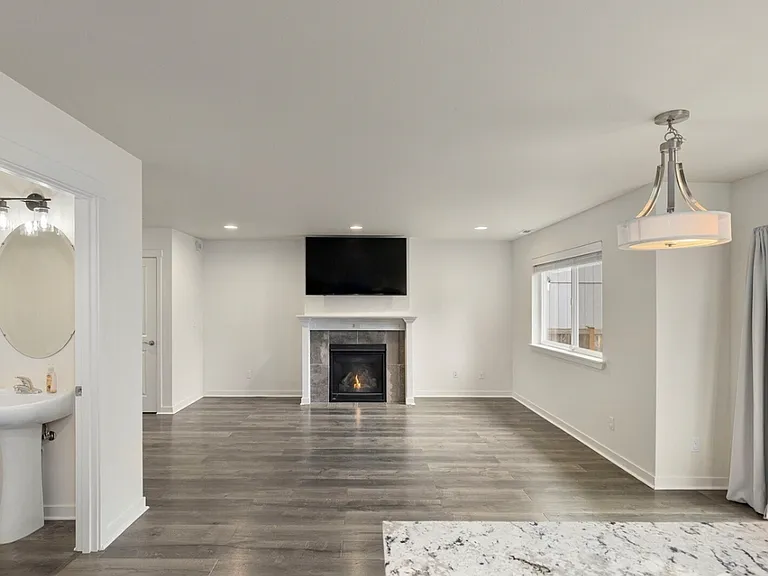 744 Courage Ct SE — Photo 4