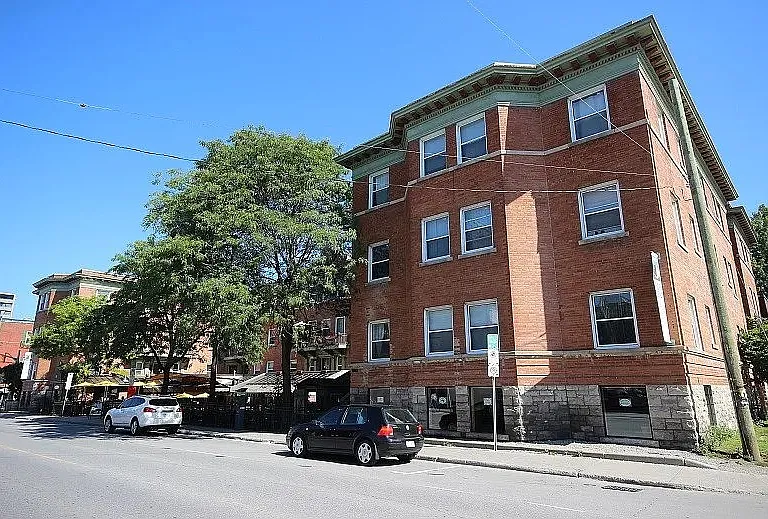 345 Elgin St #D — Photo 1