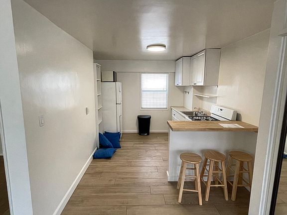 3rd image of 1754 Lincoln Blvd #C