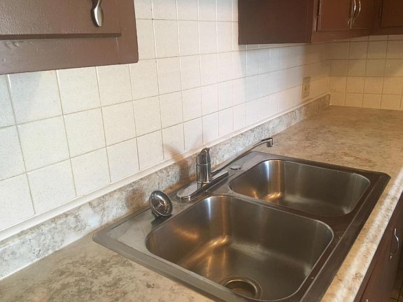 5th image of 924 E Markwood Ave