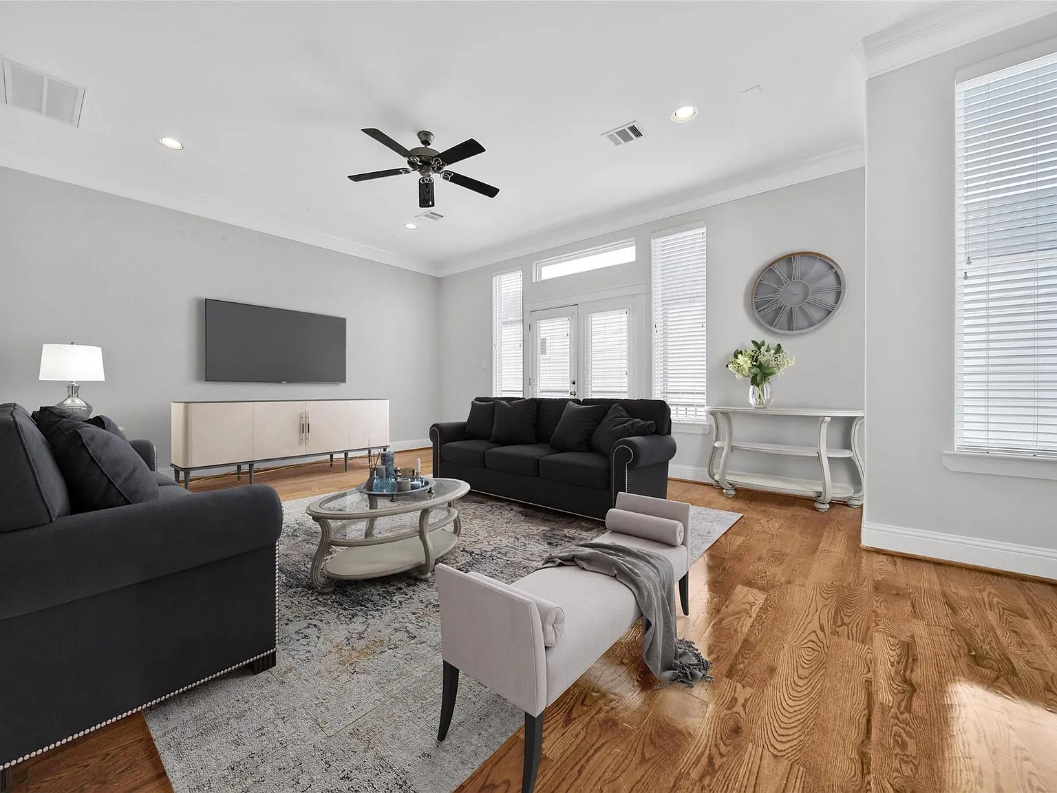 3 bed, 3.5 bath, 2180 sqft, $3,200 — Photo 4