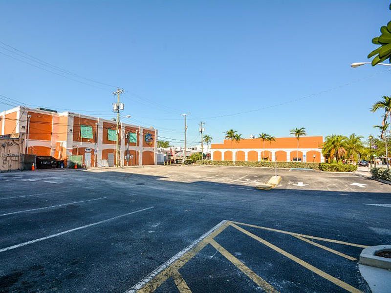 1st image of 605 Lucerne Avenue