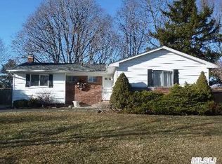31 Cameo Rd, Commack, NY 11725