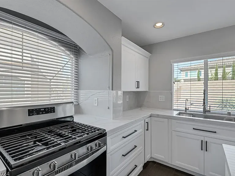 10941 Royal Highlands St — Photo 14