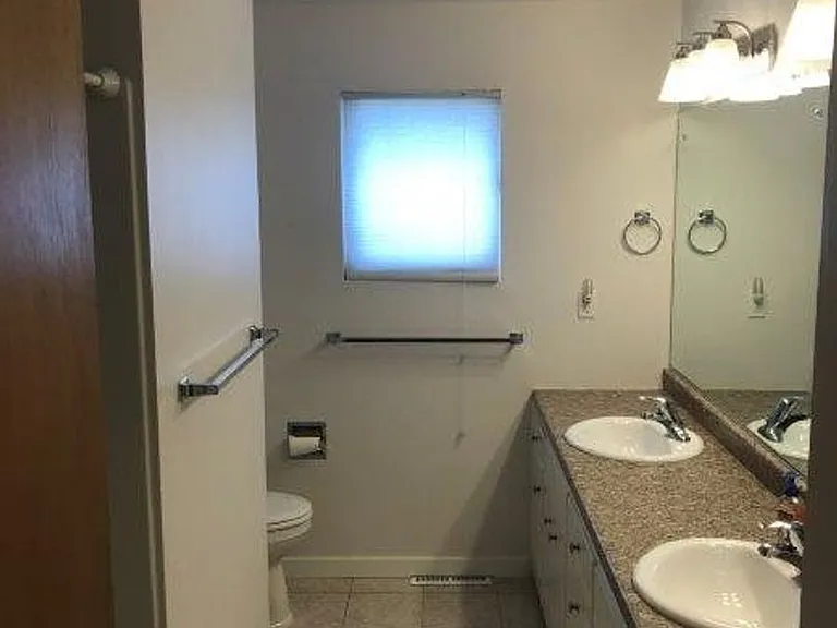 6330 N Elmhurst St — Photo 11