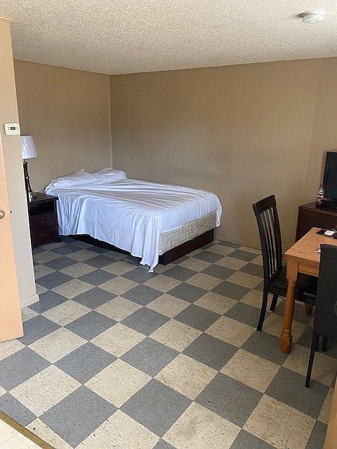 2nd image of 20991 Chippendale Ave W #32