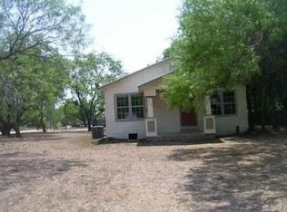 516 Magnolia St, Jourdanton, TX 78026