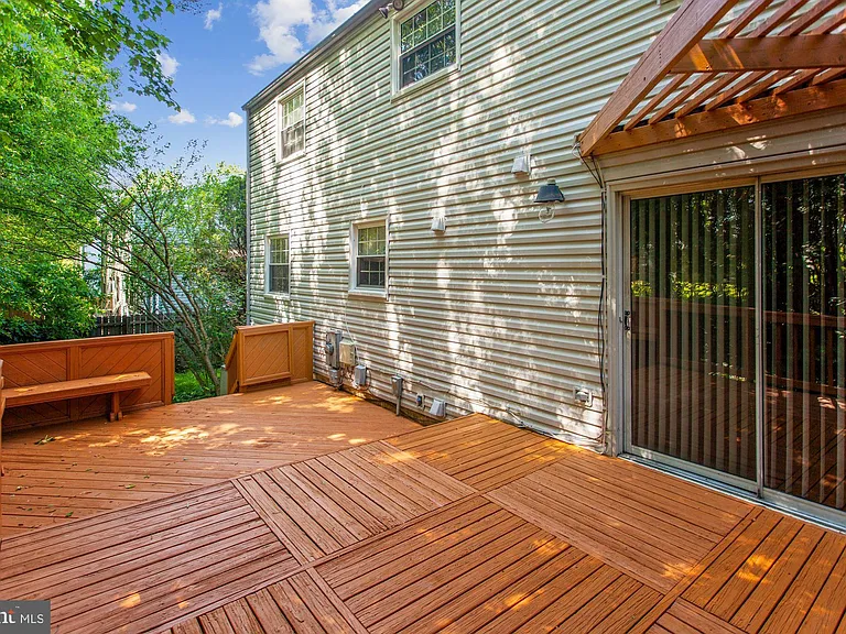 9404 Mirror Pond Dr — Photo 27