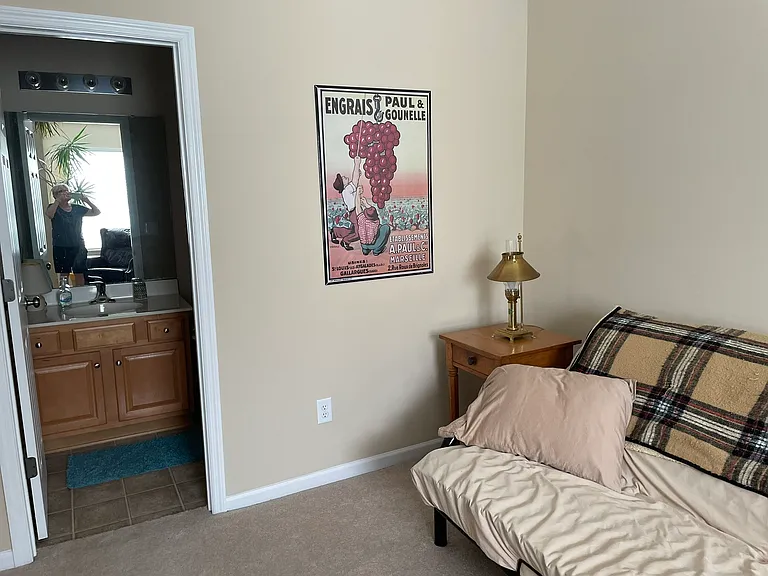 Second bedroom w ensuite bathroom