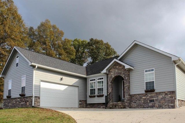 1st image of 133 Lillie Dr