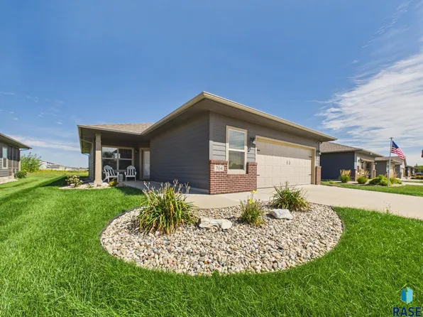 704 Spruce St, Harrisburg, SD 57032
