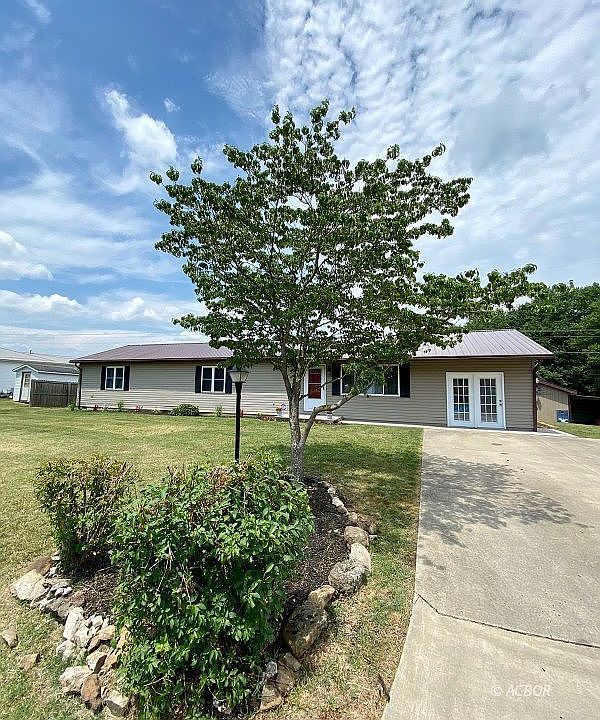 1st image of 115 Fairfield Ln