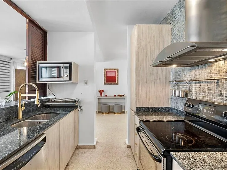 1202 Avenue Magdalena #702 — Photo 7