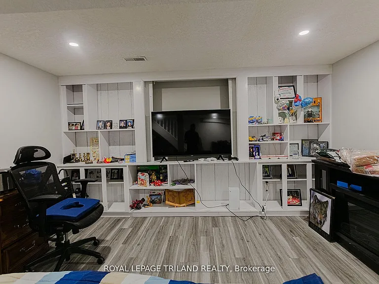 60 Fiddlers Green Rd #36 — Photo 4