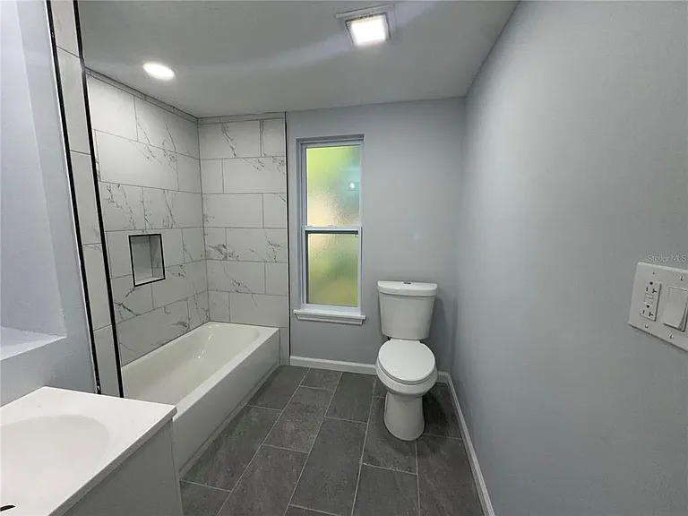 407 NE 19th Dr — Photo 13