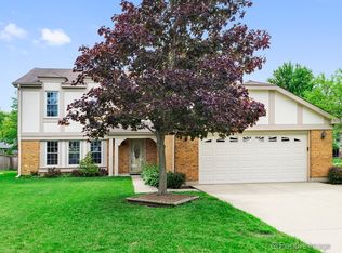 2211 Hiram Ct, Wheaton, IL 60189