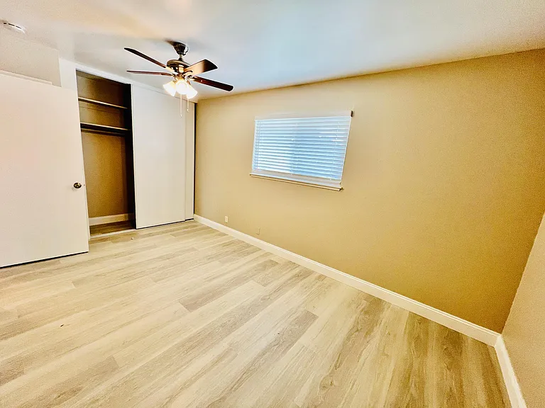 811 Brown St #J — Photo 12