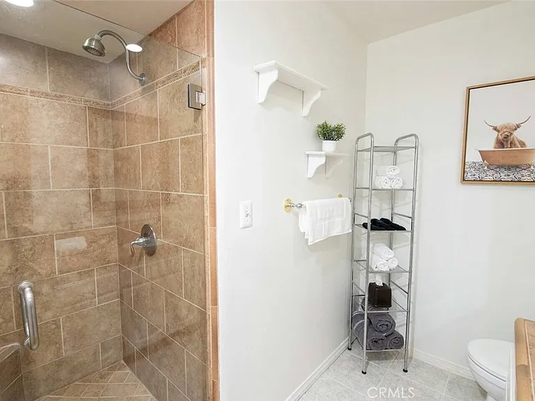 7310 Balboa Blvd #F — Photo 29