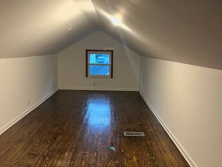 1619 Parkway Blvd — Photo 2