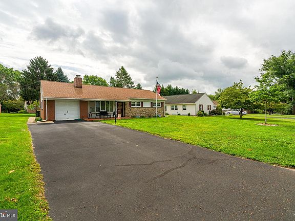 3rd image of 1711 Billview Dr
